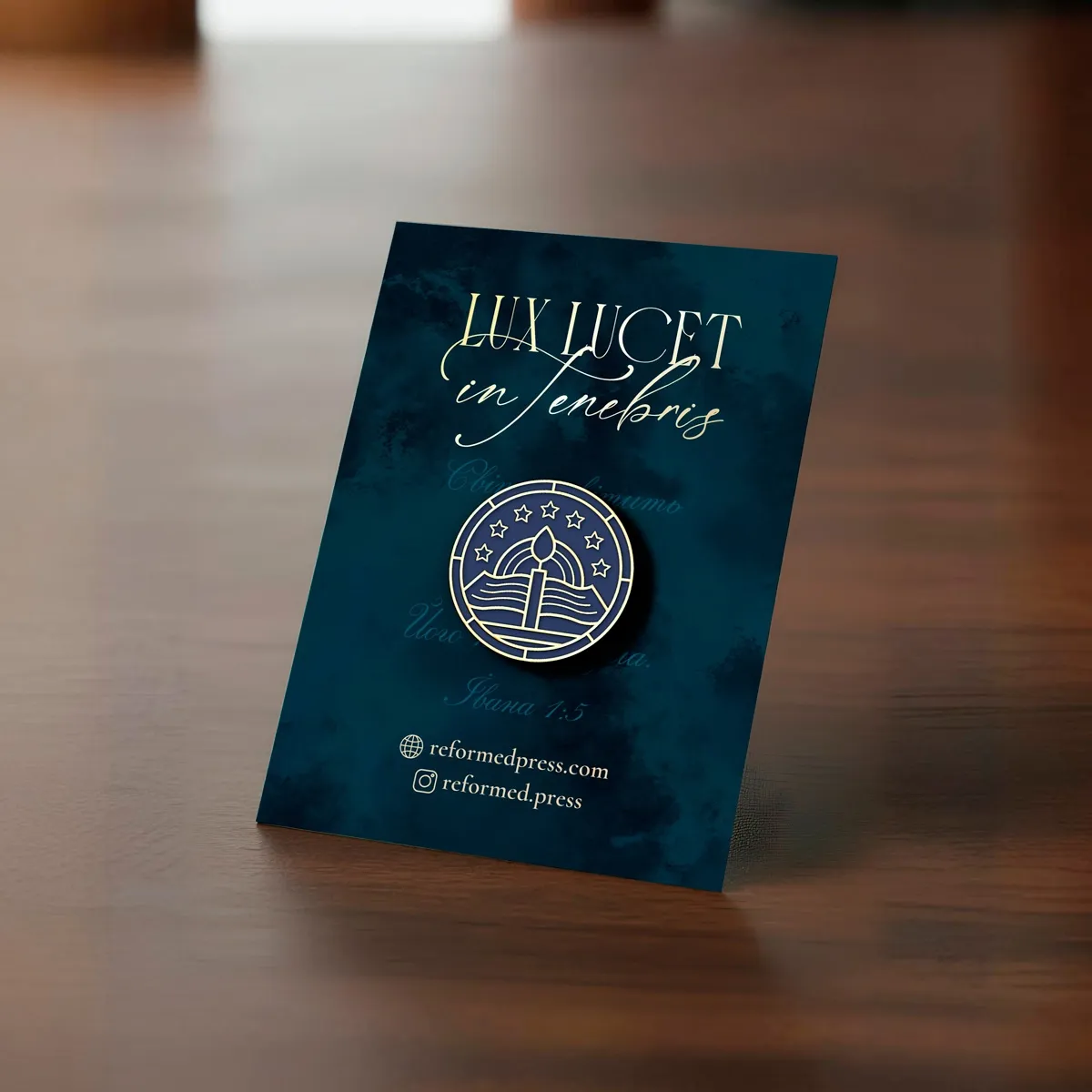 Пін "Lux lucet in Tenebris"